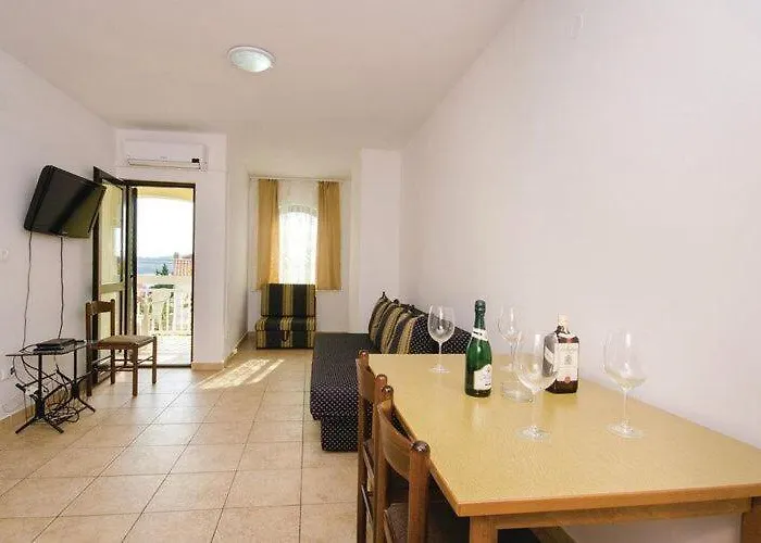 Iovo - Comfort One Bedroom With Terrace A2 * Trogir