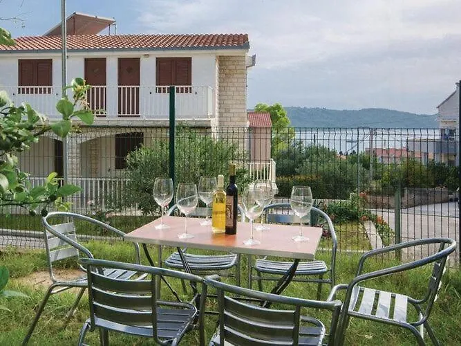 Iovo - Comfort One Bedroom With Terrace A2 Trogir