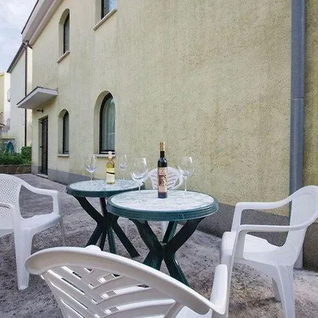 Appartement Iovo - Comfort One Bedroom With Terrace A2