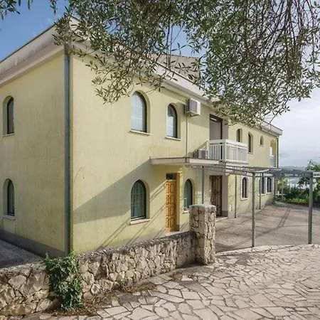 شقة Iovo - Comfort One Bedroom With Terrace A2 *